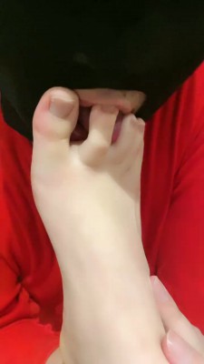 【kiki】御姐高跟裸足踩旺仔 bf22392