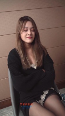 稀有美女暴力踢裆 YC-230406-4