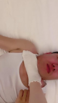 【川野尤娜】原味白棉袜羞辱脚奴 bf15512