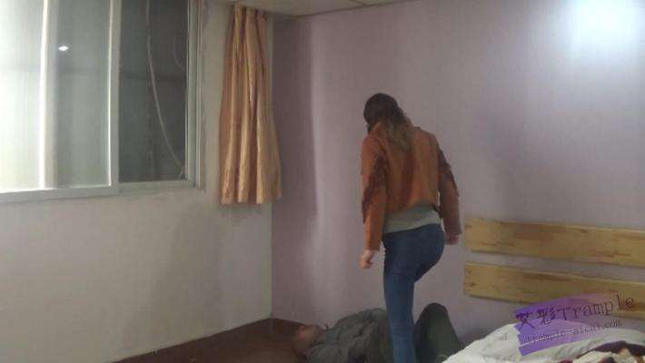 跆拳道美女人肉沙包