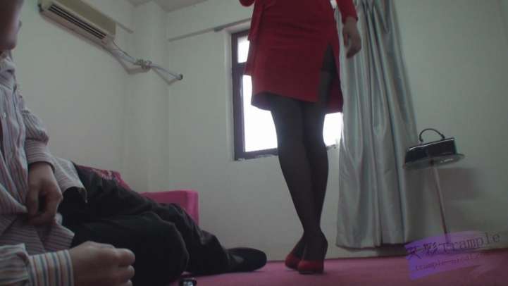 红衣女杀手的任务—含高抬腿踩脖子吐血-HD绳艺资源网