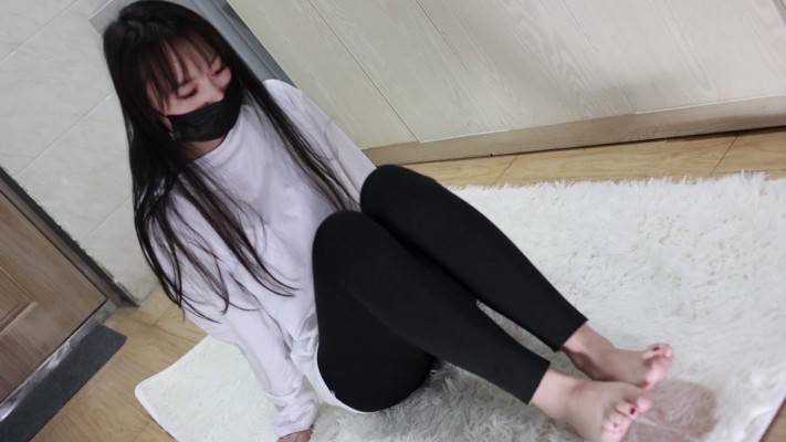 【黑丝诱惑】素人姣姣原味脏短靴踩踏骑马钻胯 YC-221211-2 网友原创 第4张