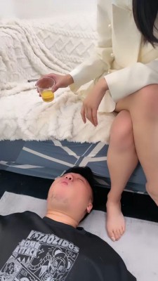 【素人星探】舔脏皮鞋+嘴洗黑丝圣水 bf23273