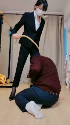 【暴力美学】残暴女总裁对付员工 bf22725-HD绳艺资源网