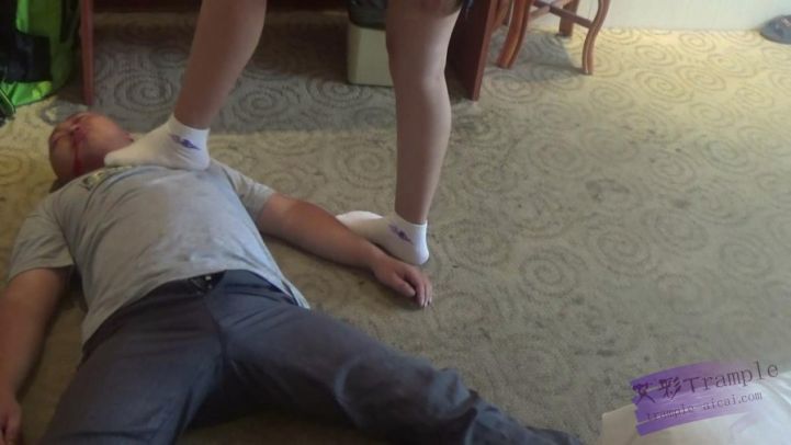 女线人踩死男杀手