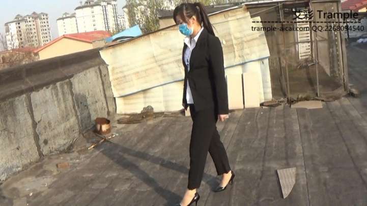 女主职业装高跟物体粉碎2-HD绳艺资源网