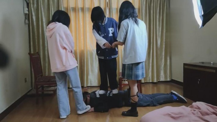 【最抗揍M】假期学生们群殴班主任 bf11884
