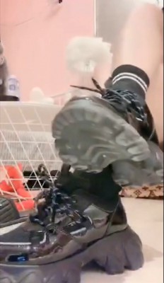 【pov】女神晴主臭袜运动鞋臭脚裸足粗口辱骂