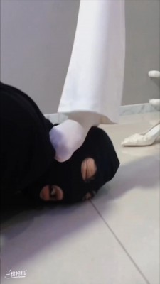 初柒臭丝脚女教师白丝高跟踩踏学生闻舔脚-女教师仿岛国剧情职业装调教 YC-220710-3