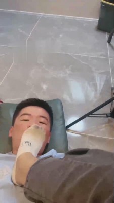 【初见】超脏原味船袜/臭脚辱狗 bf17533 套路资料库 第4张